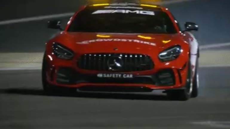 Ντριφτάροντας μπήκαν στην πίστα τα safety cars της F1